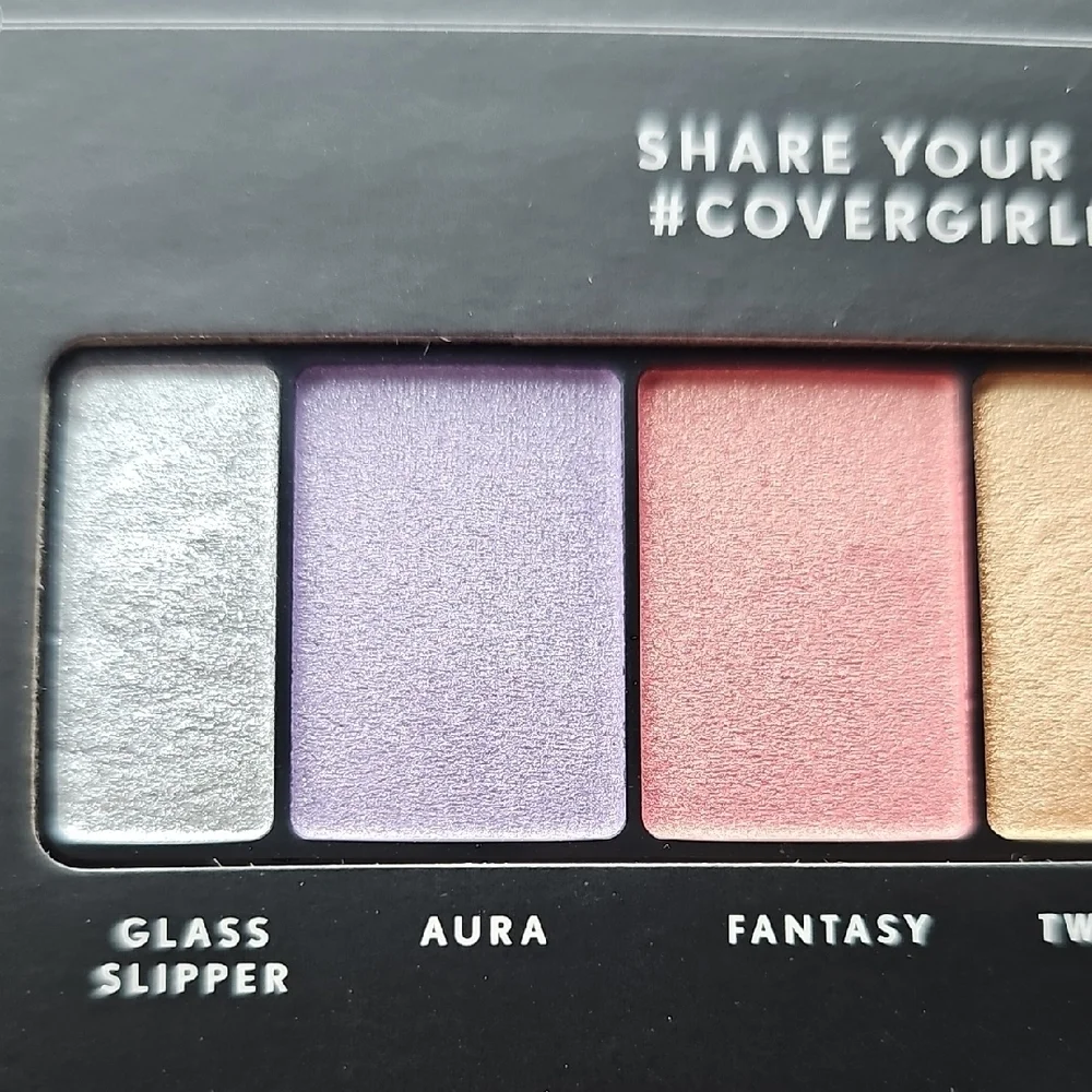 New COVERGIRL Ascension Eyeshadow Palette Royalty Collection Queen Neutral Color